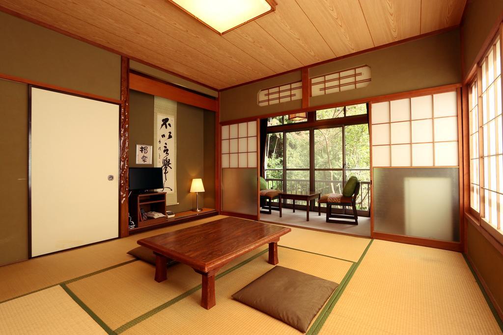 Hôtel Ichiyo à Yugawara Extérieur photo
